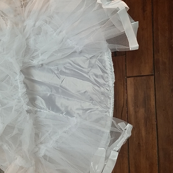 Nwot Wedding dress skirt hoop - Picture 2 of 4
